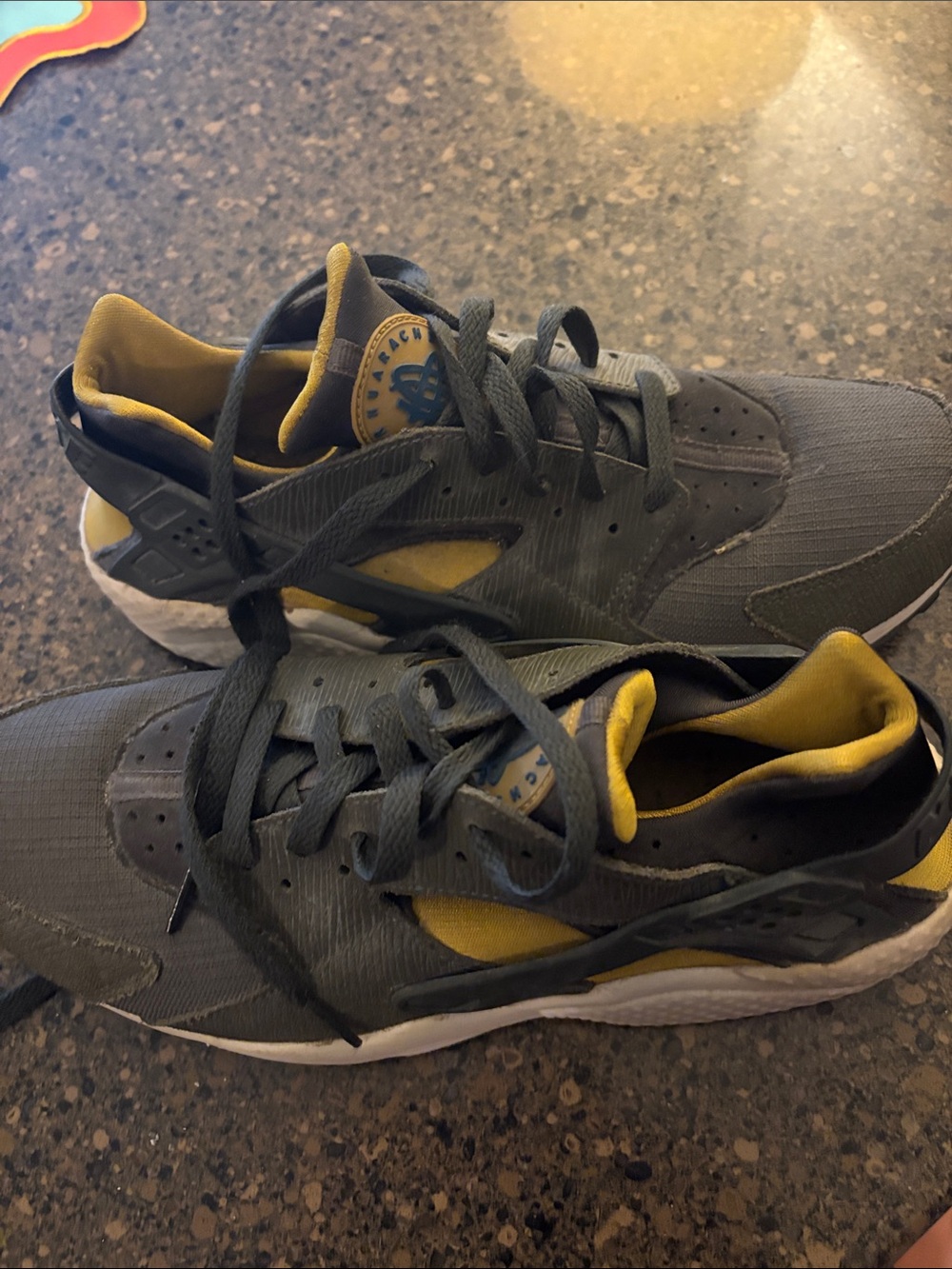 Nike Men’s Huarache Sneakers - Olive Green & Yellow